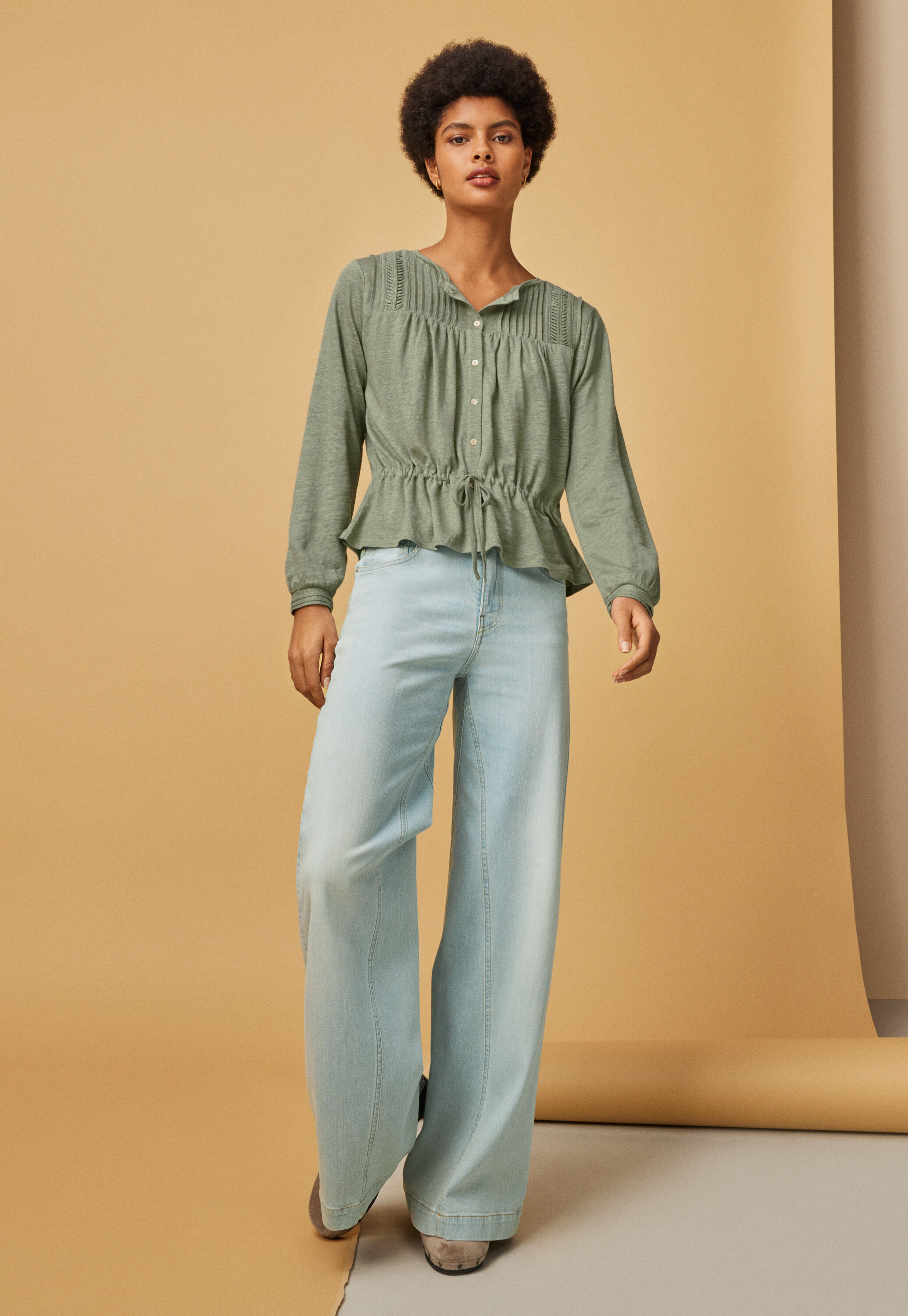 Full length wide-leg jeans