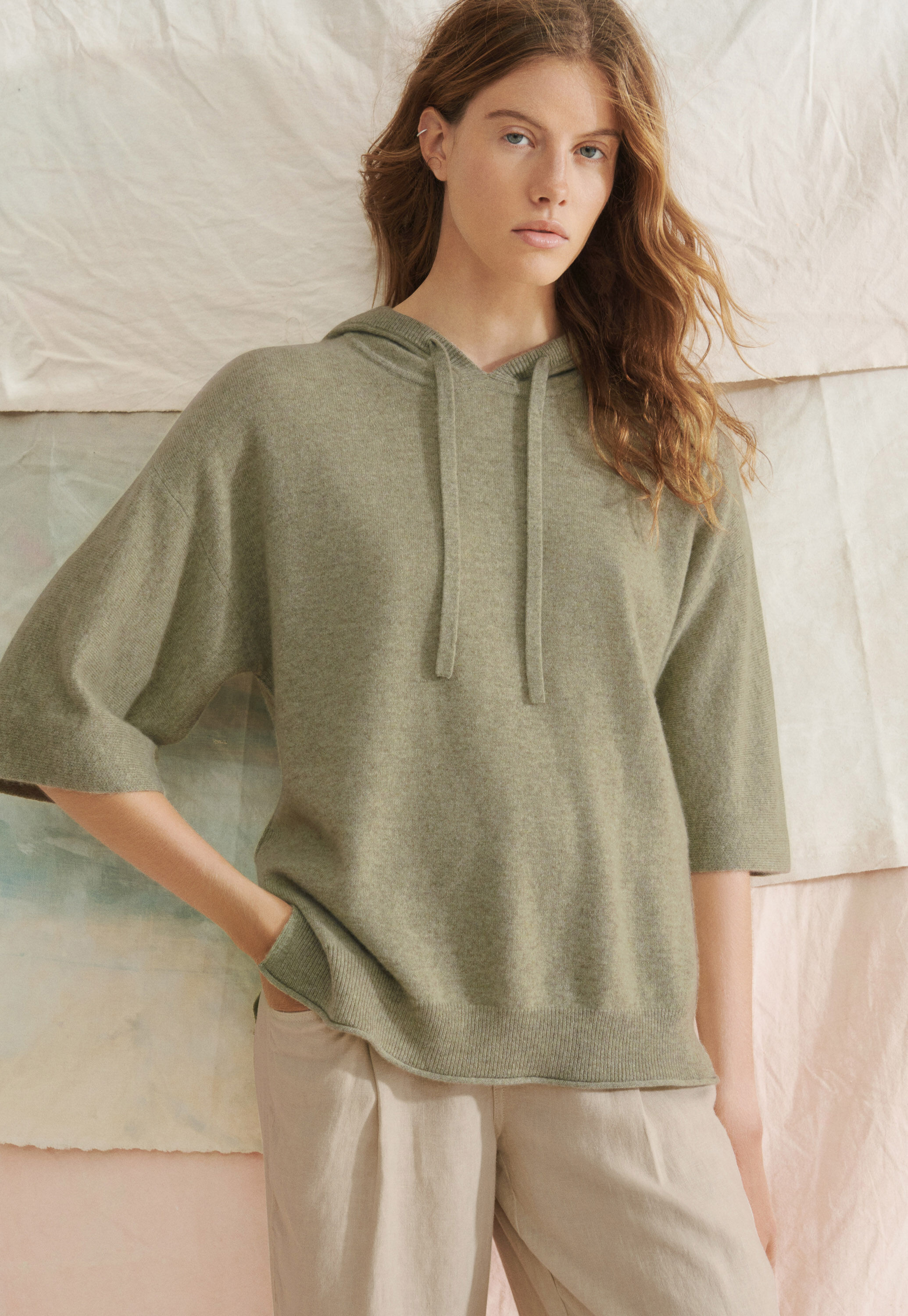 Short-sleeve hoodie