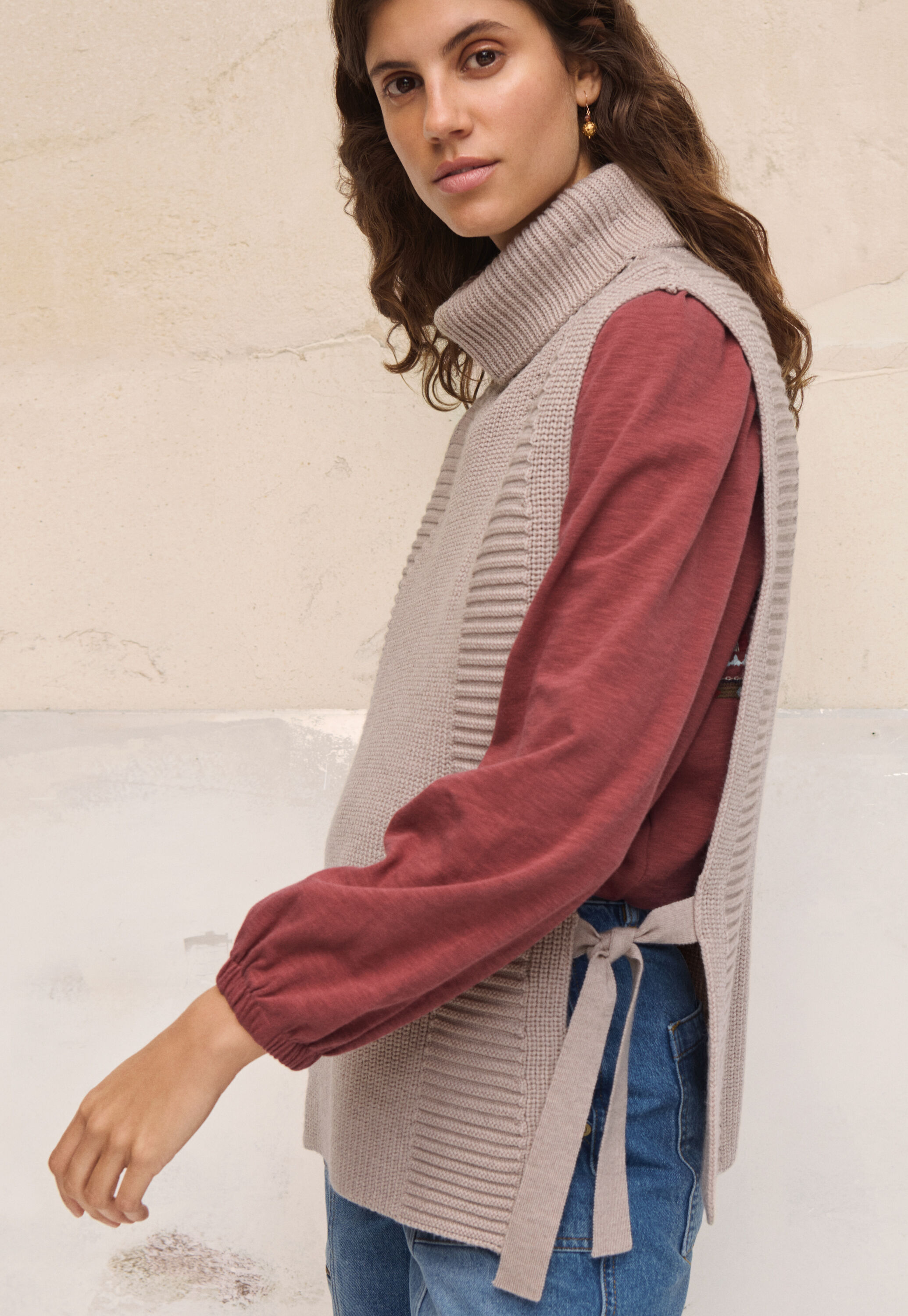 Roll-neck tabard