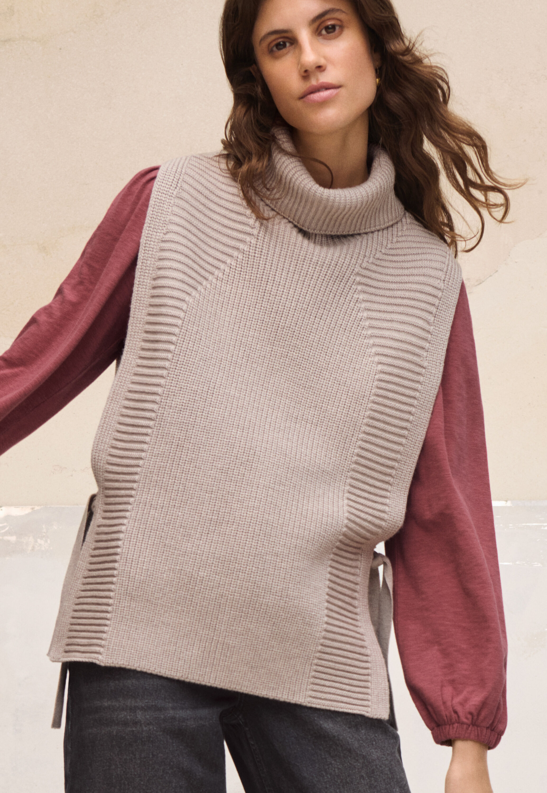 Roll-neck tabard