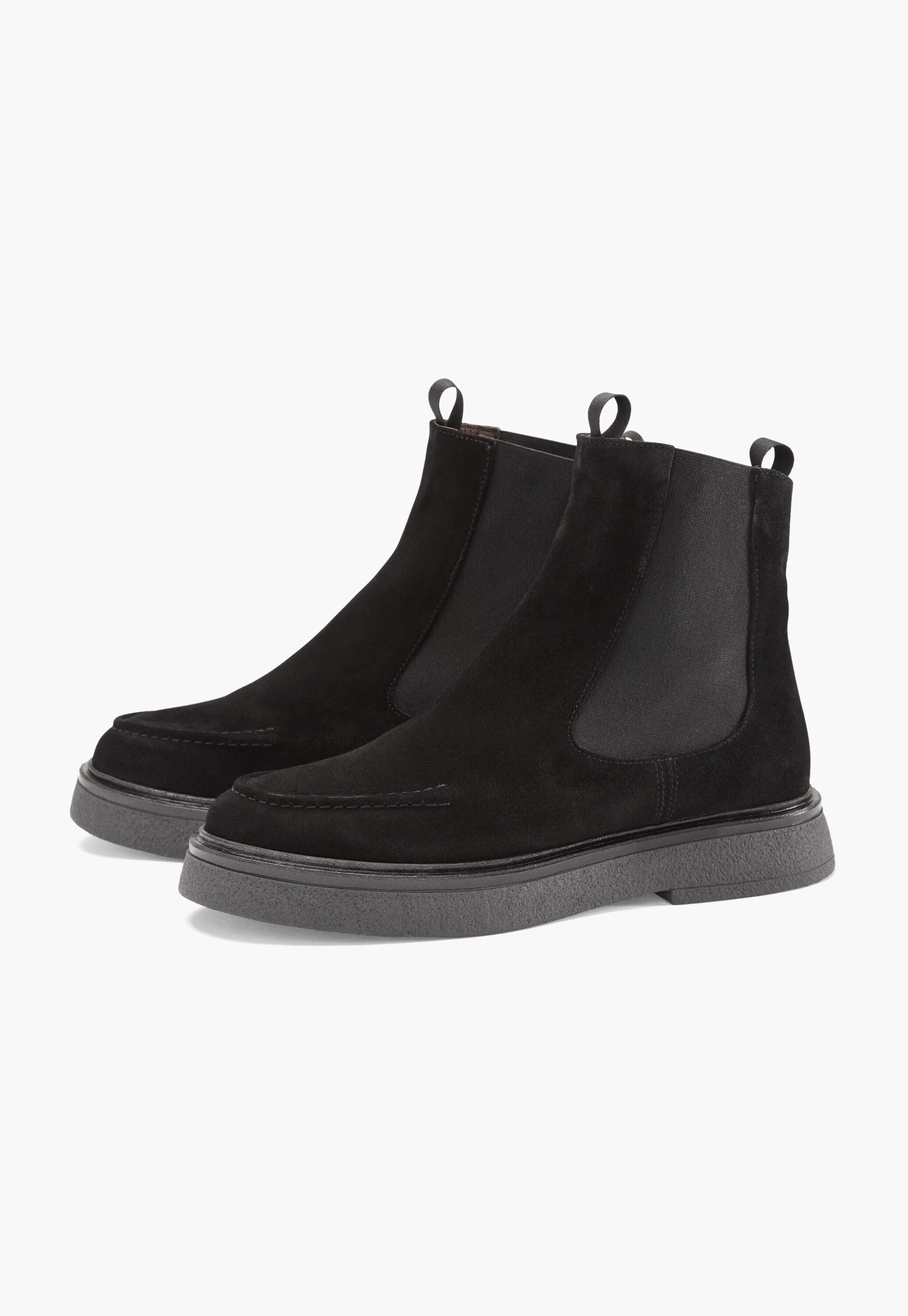 Flat ankle boots