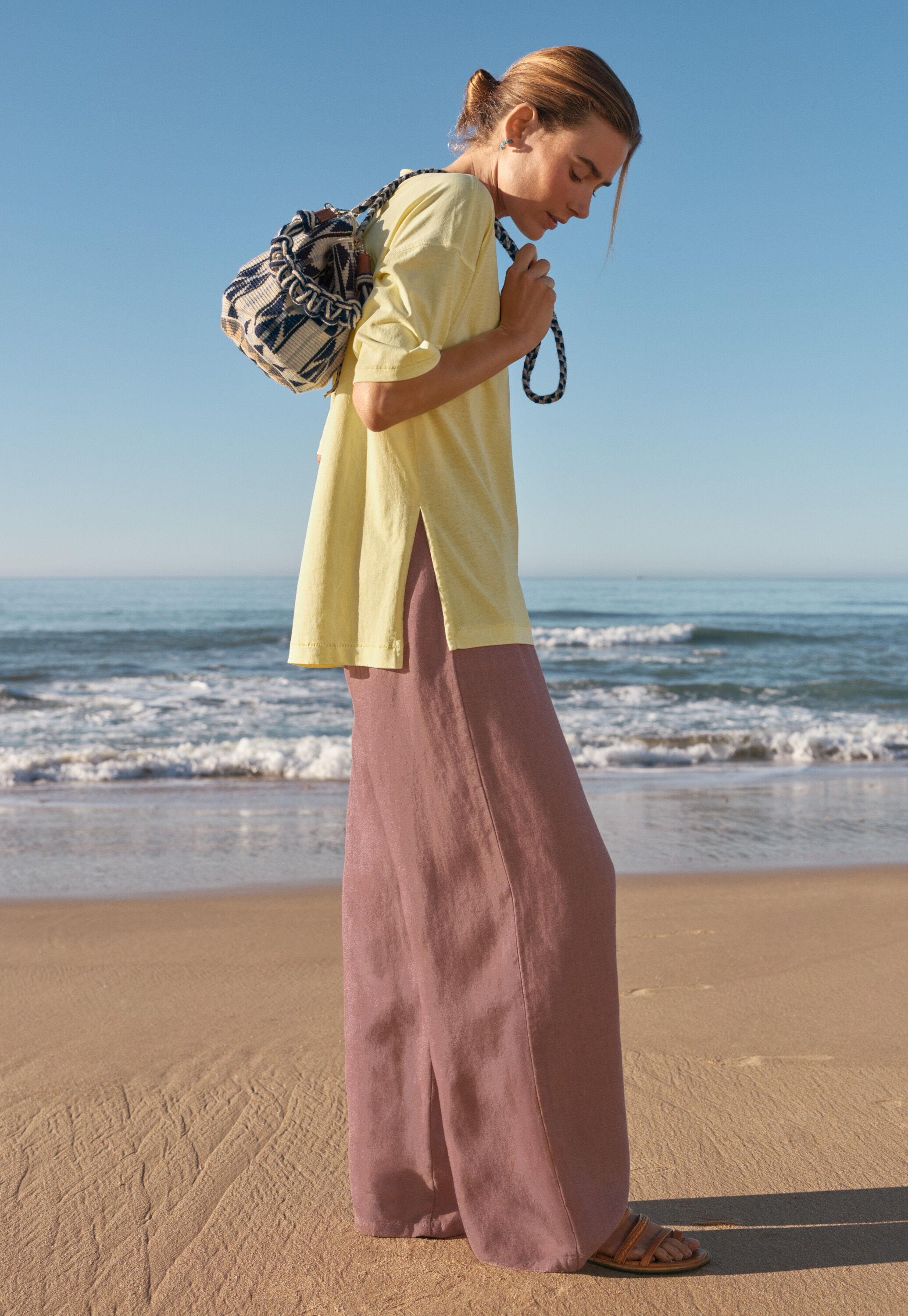 Wide-leg trousers