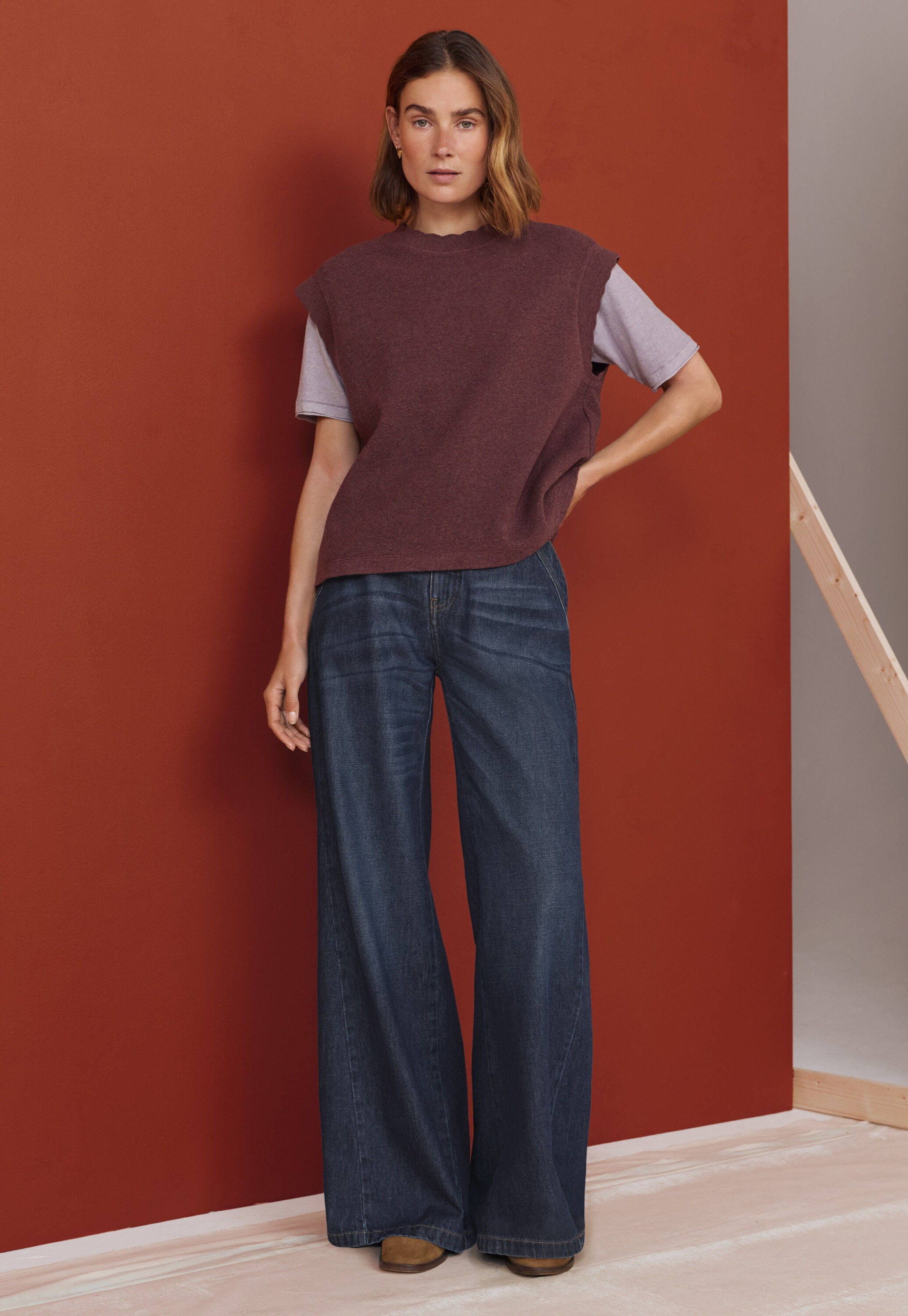 Sleeveless sweatshirt