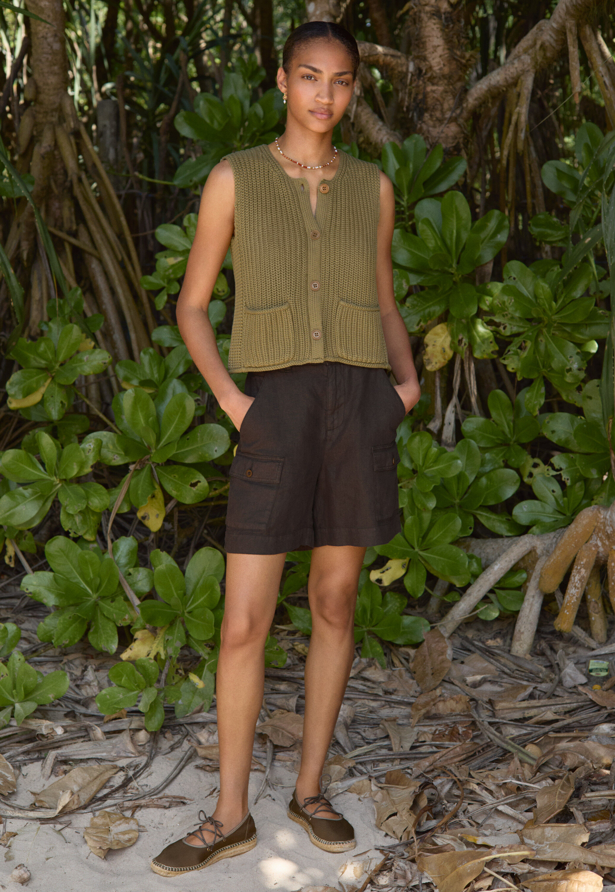 Sleeveless cardigan