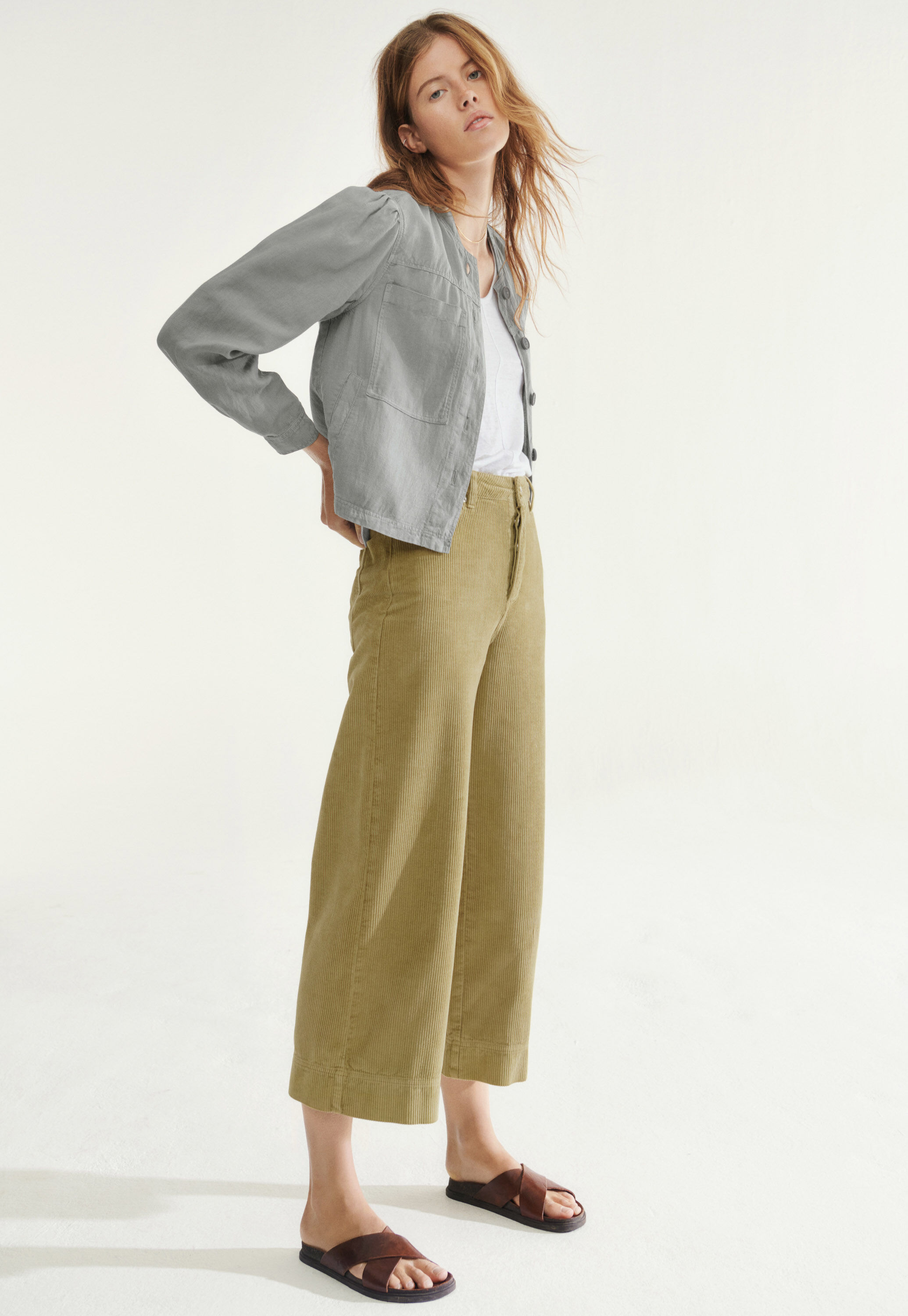 Gathered-sleeve jacket