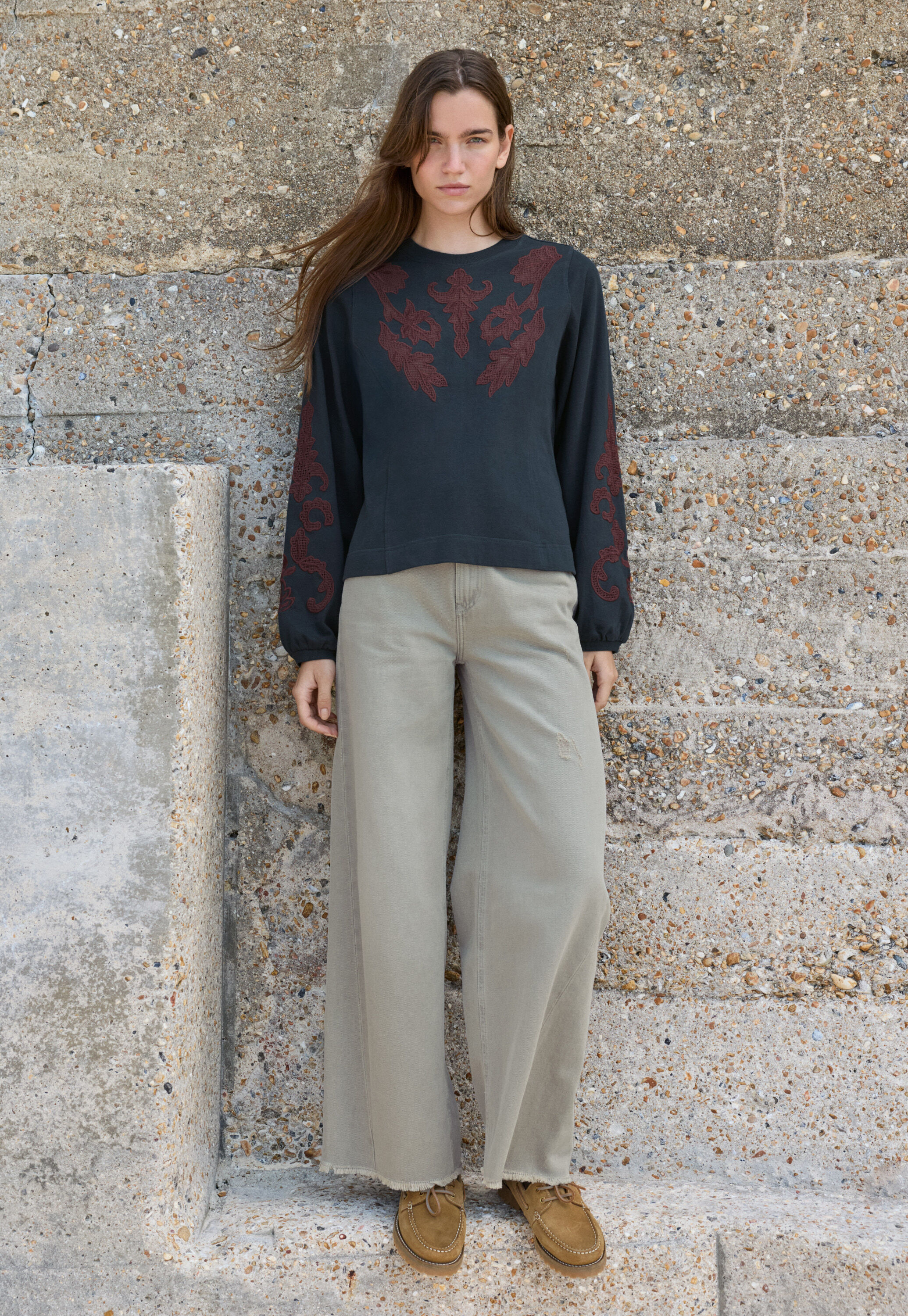 Mid-rise wide-leg jeans