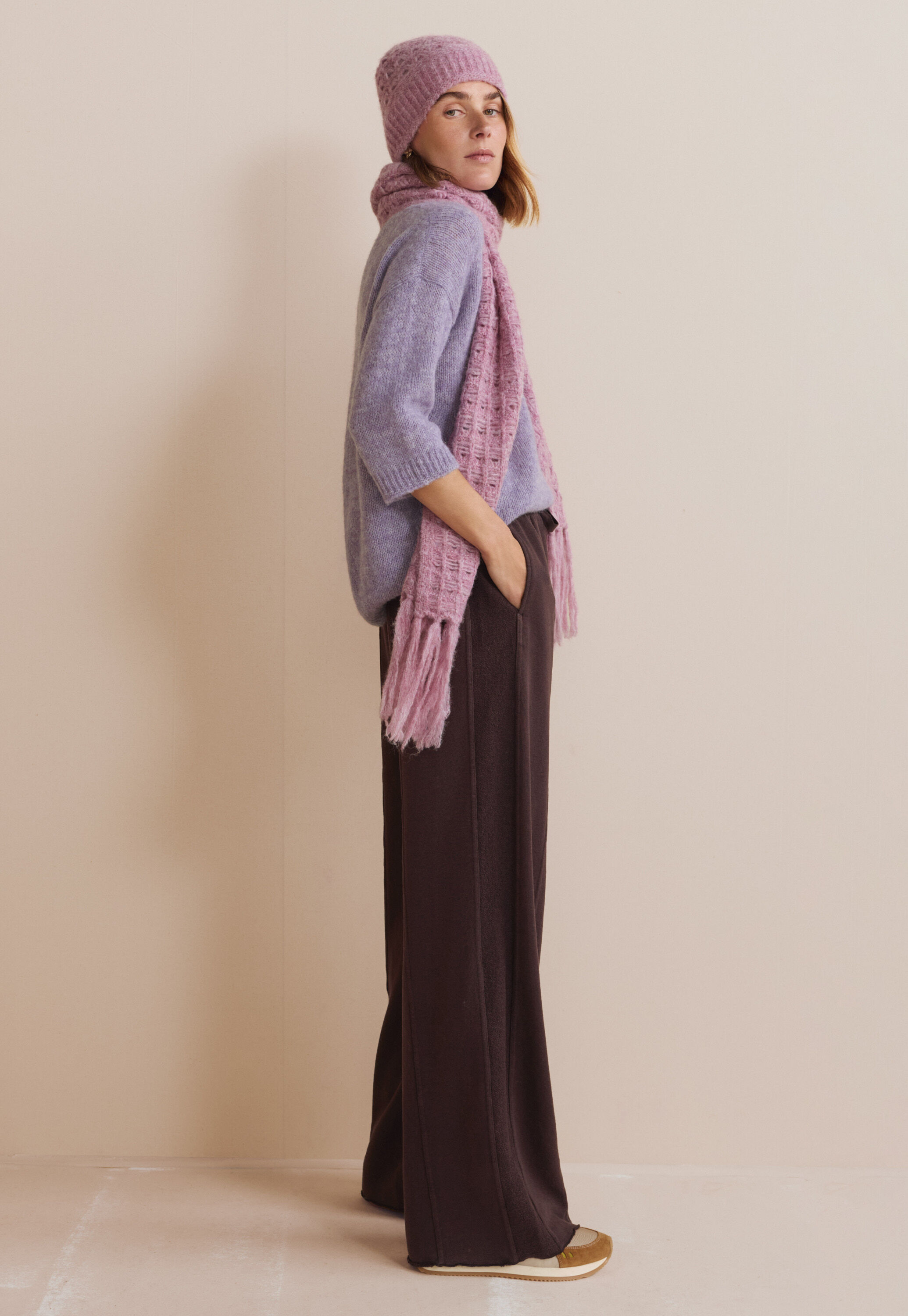 Wide-leg jogger