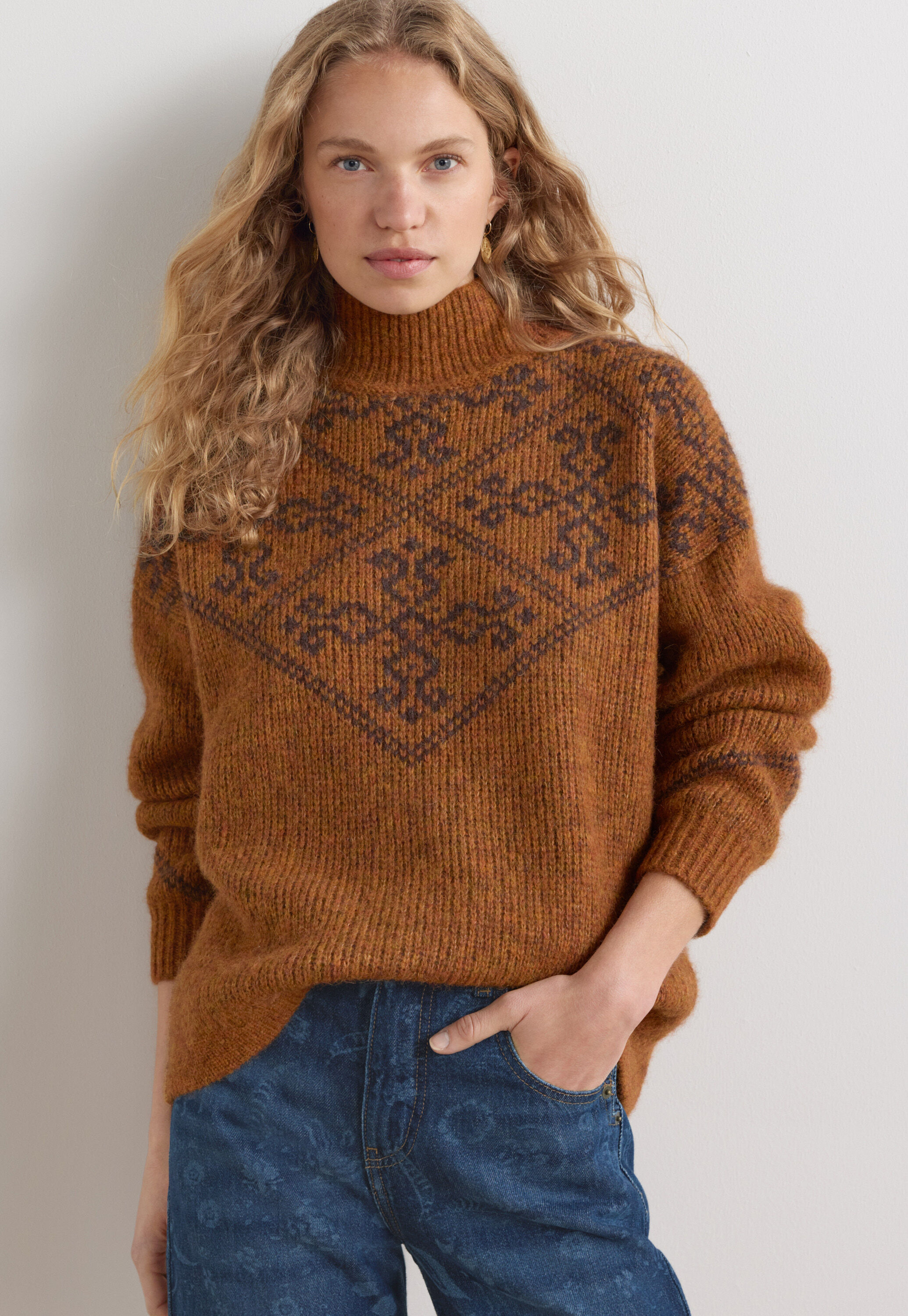 Lace-stitch sweater