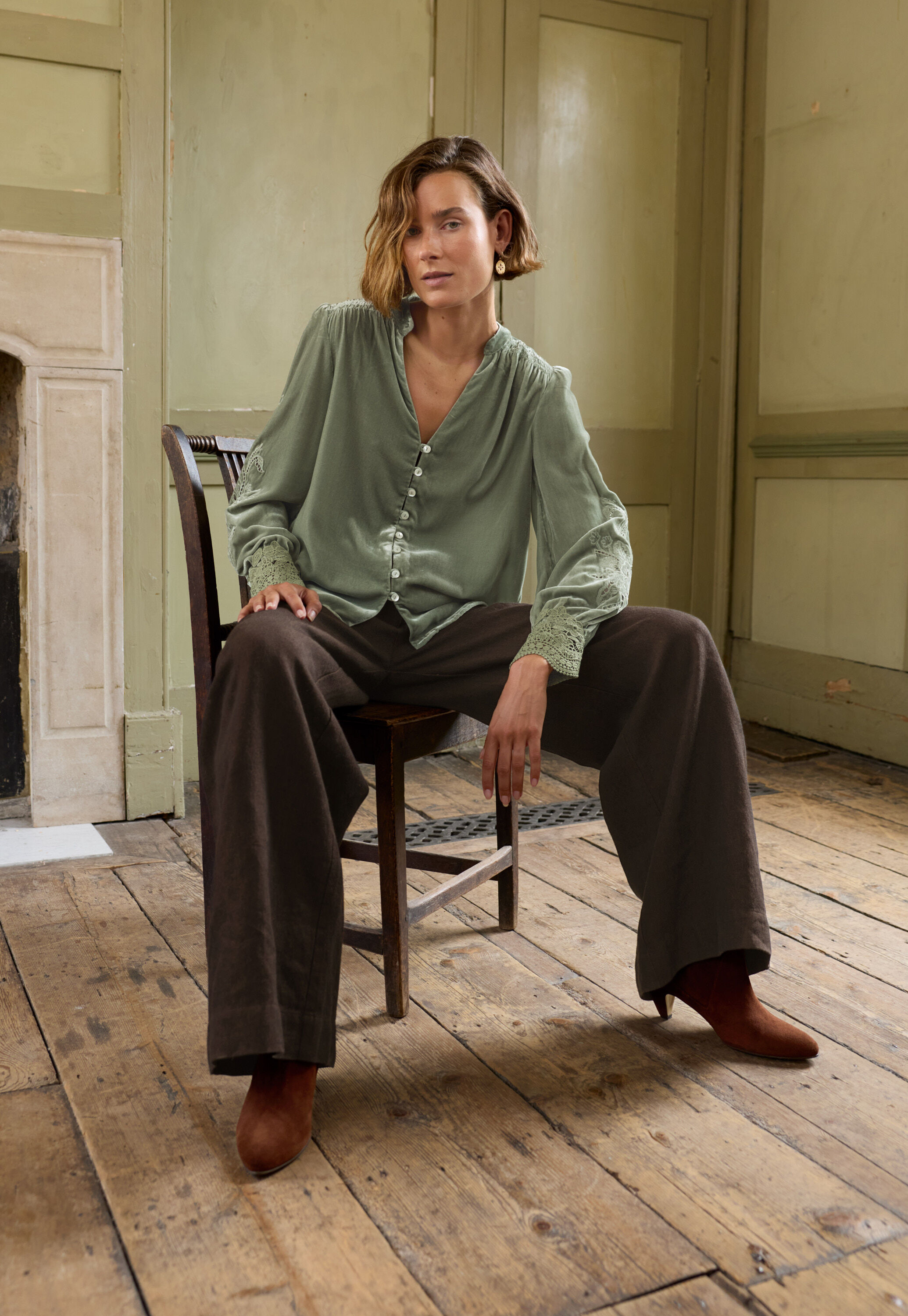 Wide-leg trouser
