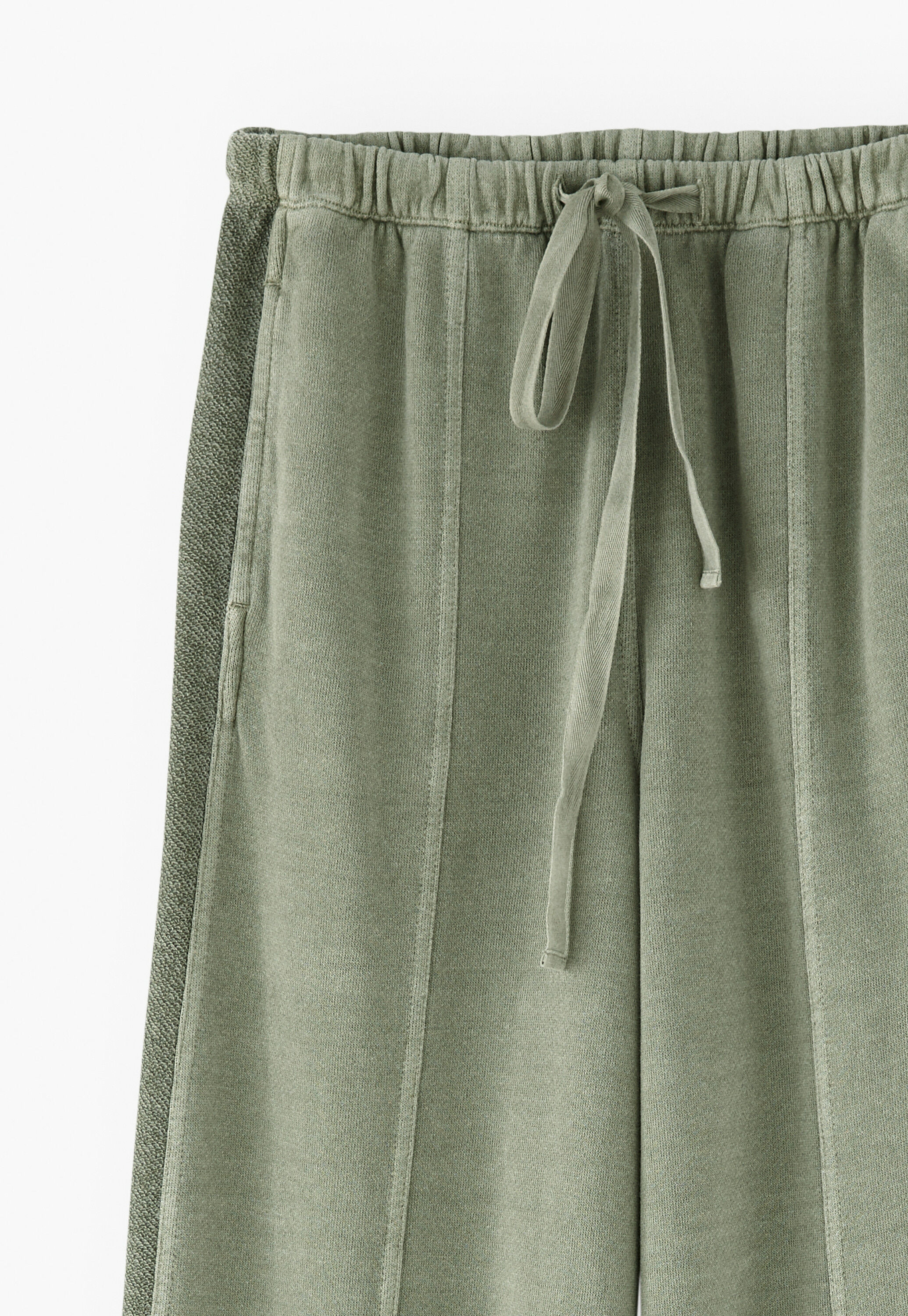 Wide-leg jogger