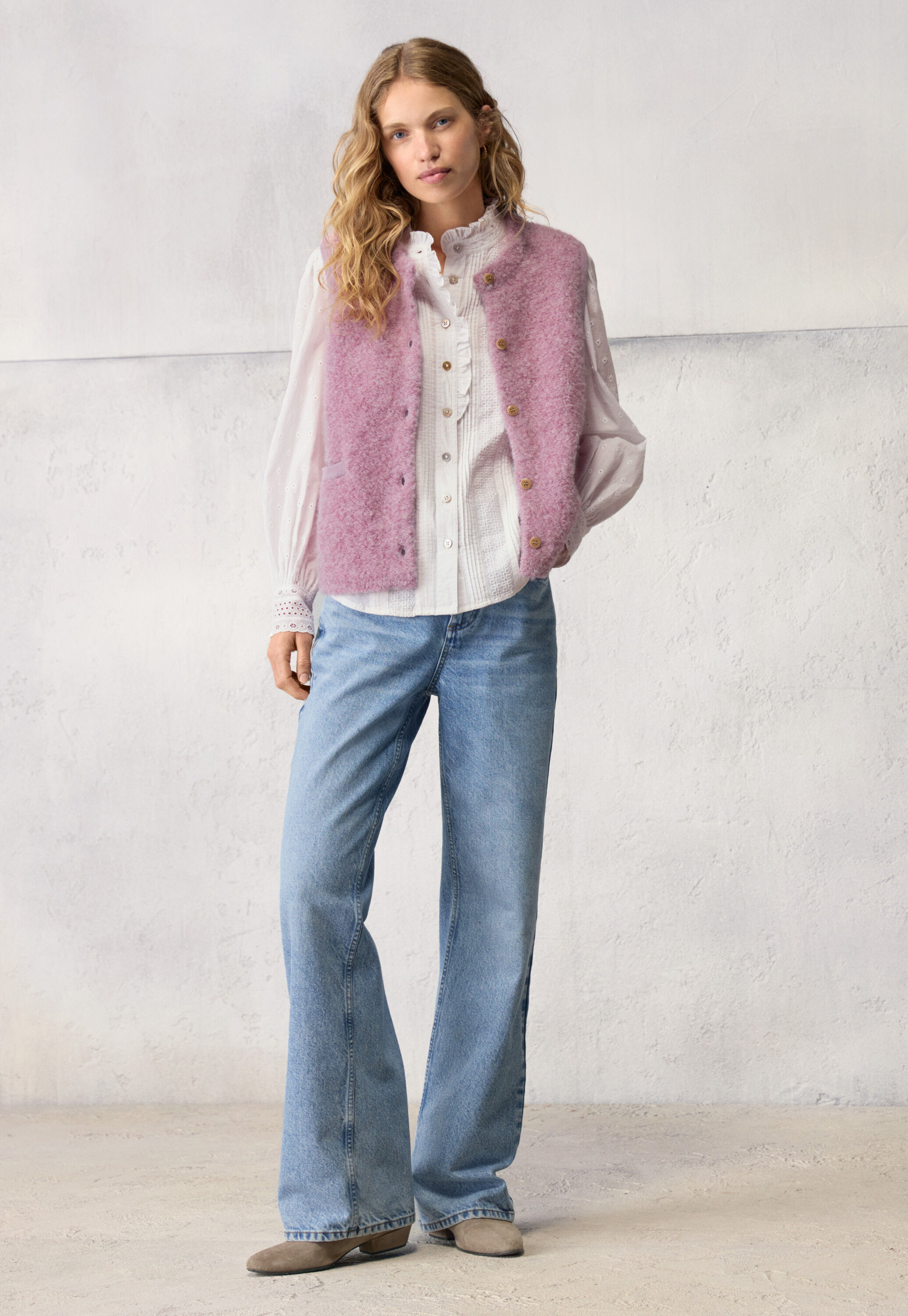 Boucl&eacute; knitted gilet
