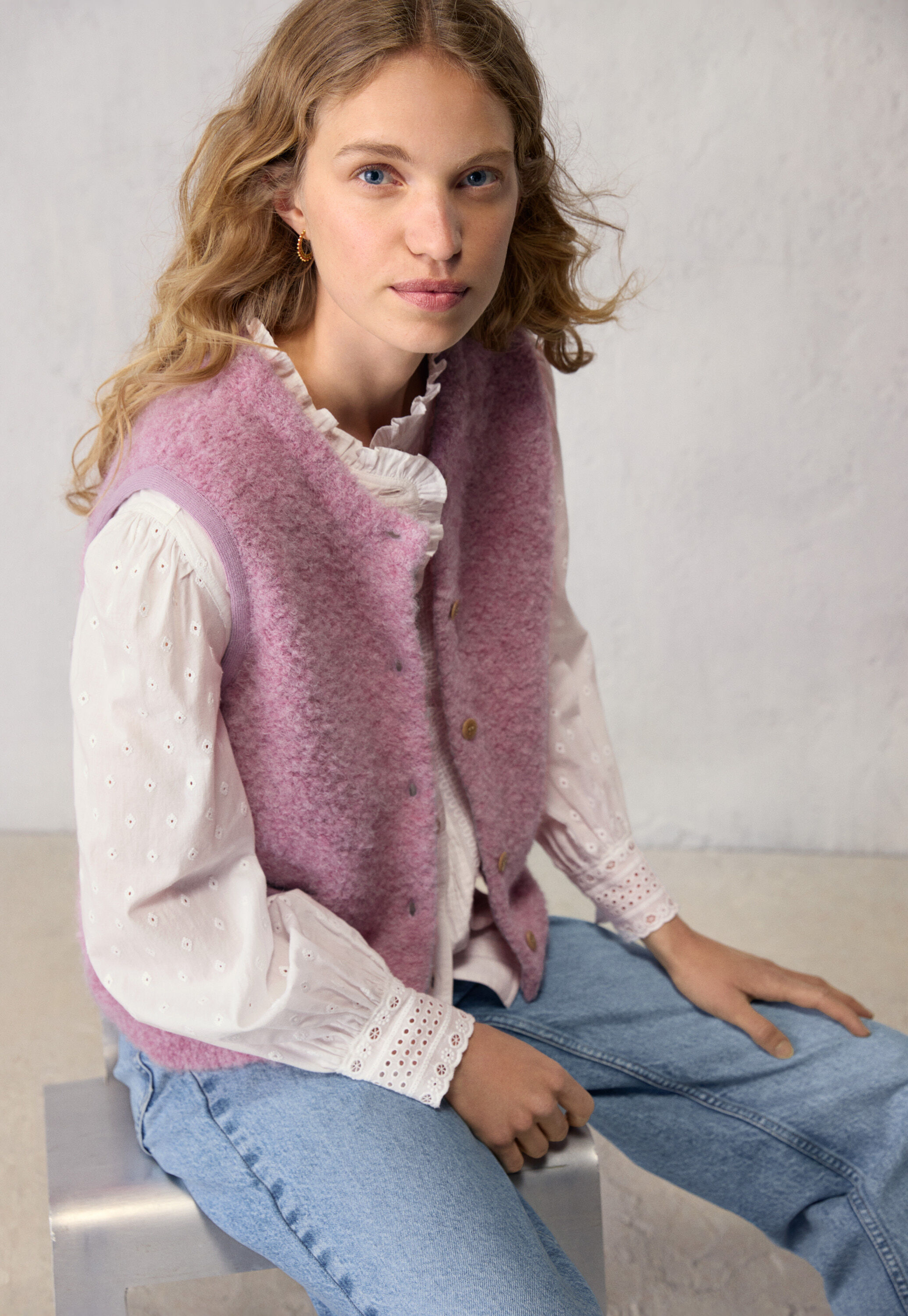 Boucl&eacute; knitted gilet