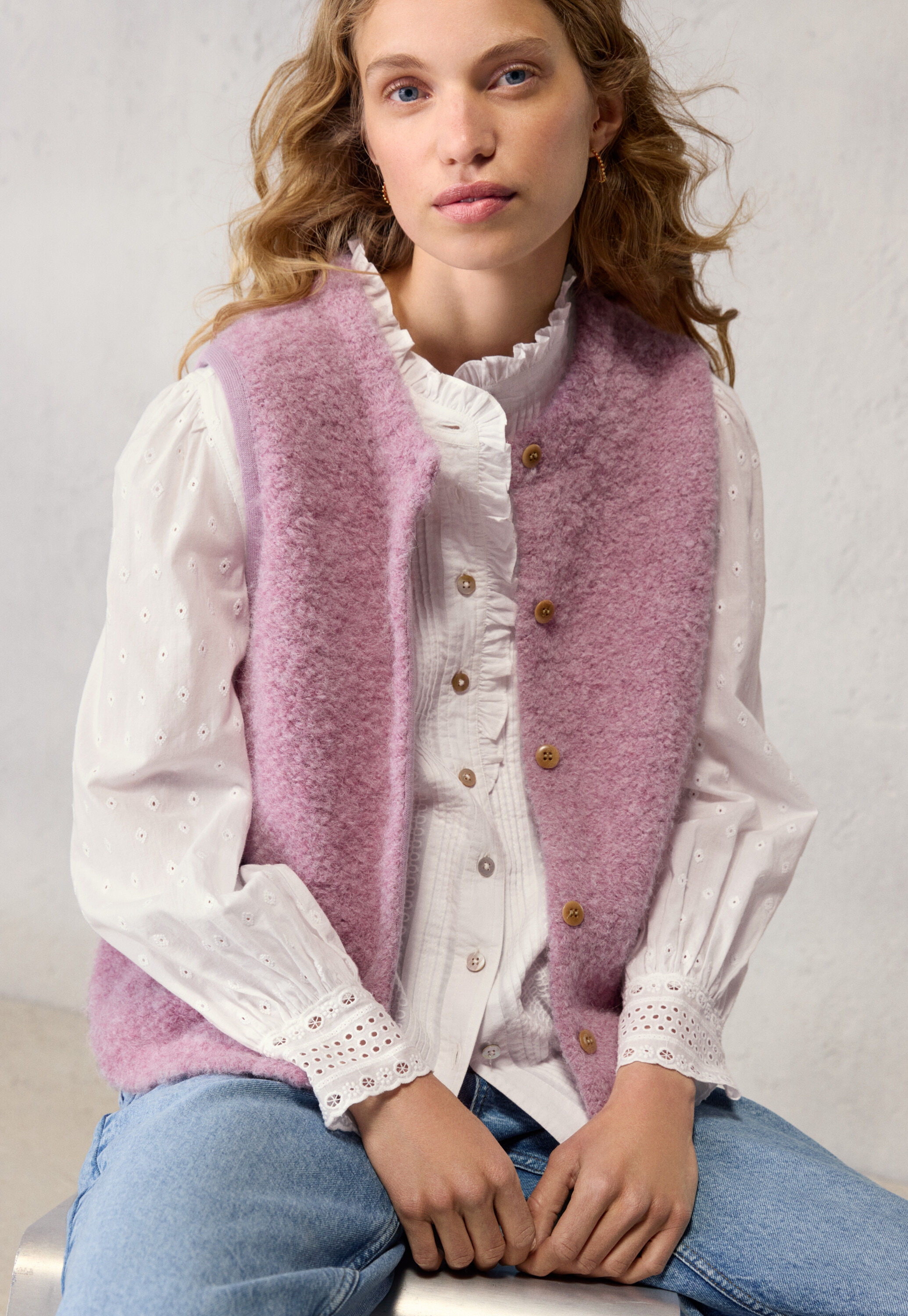 Boucl&eacute; knitted gilet