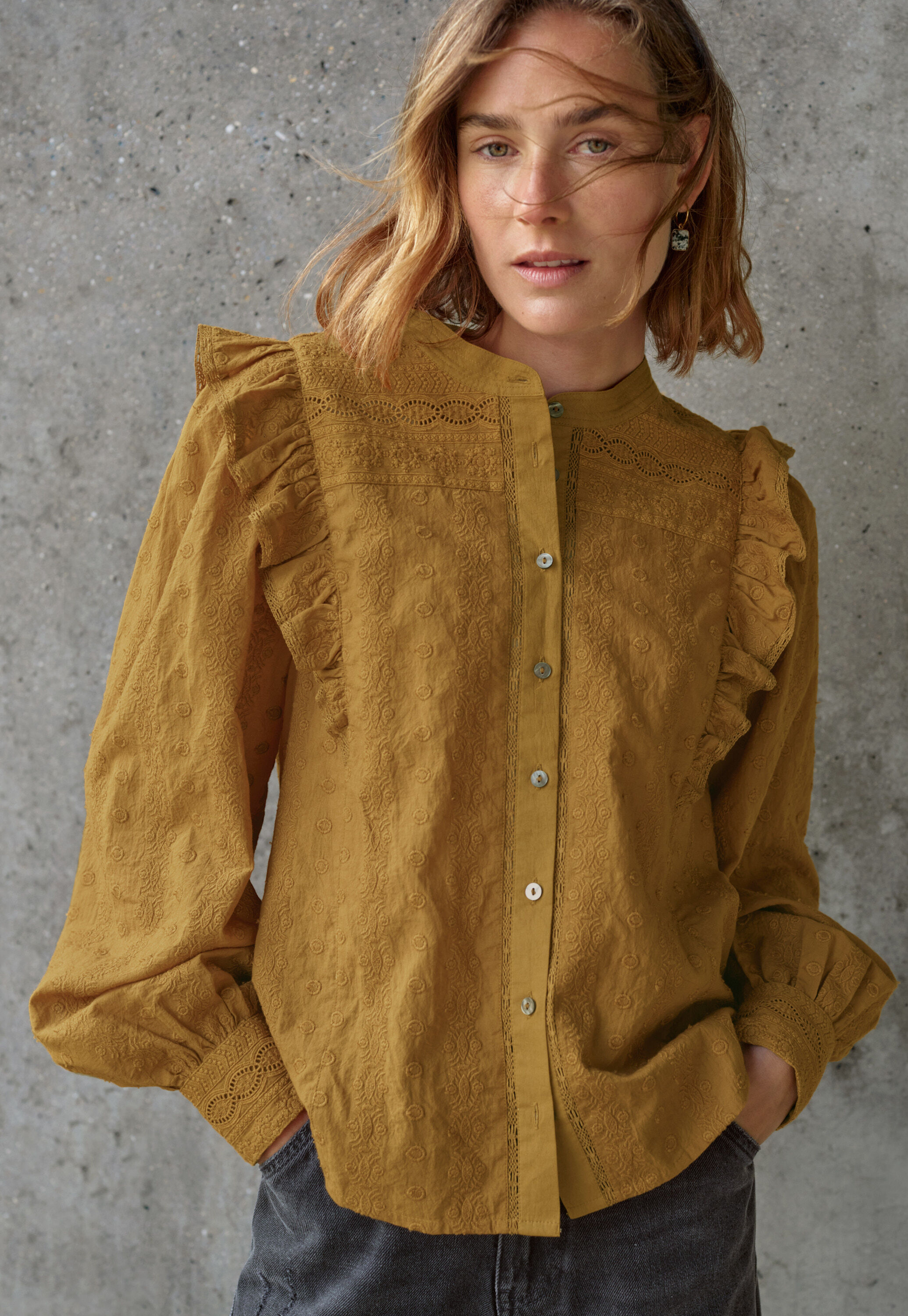 Broderie blouse