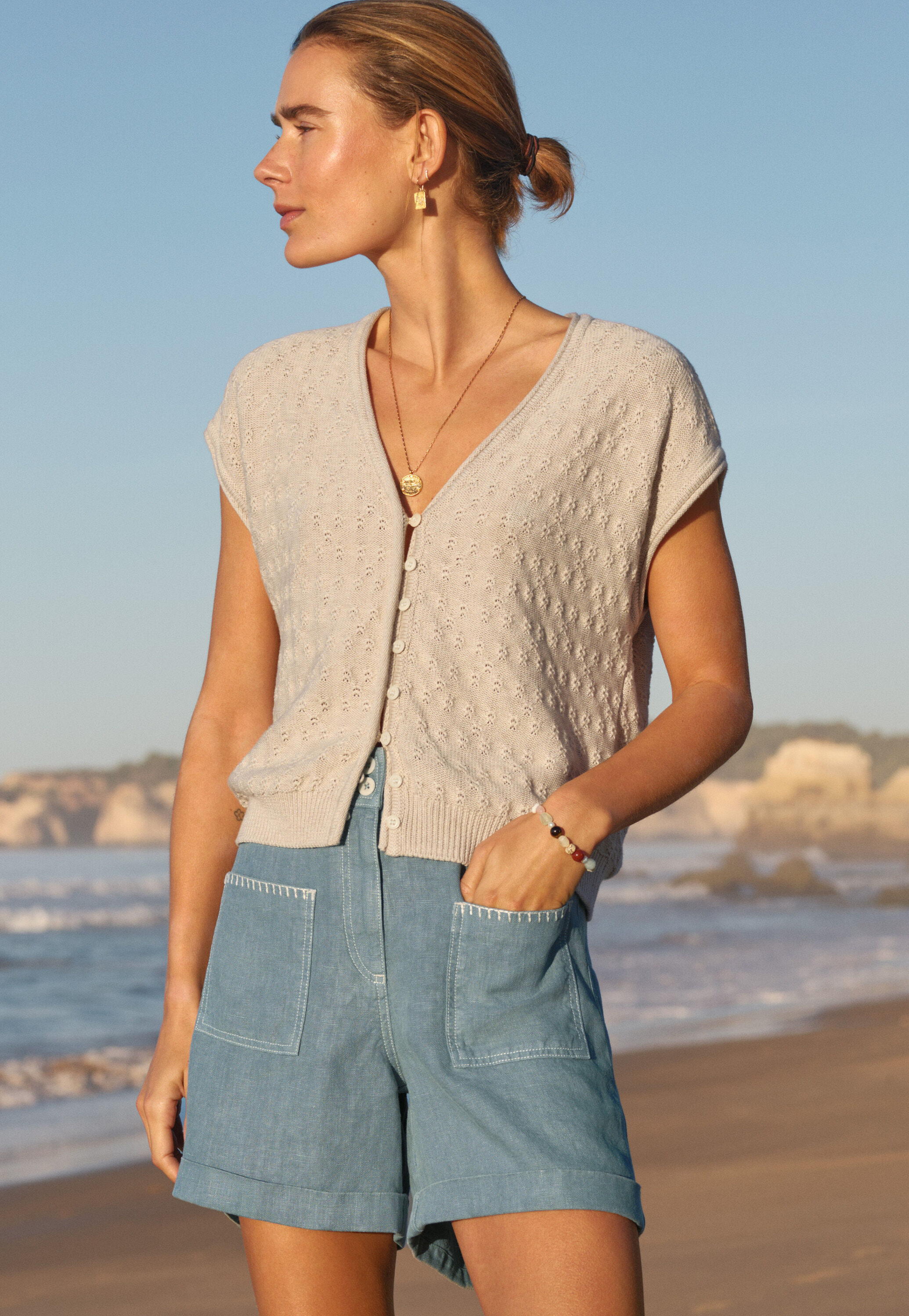 Sleeveless tuck-stitch cardigan